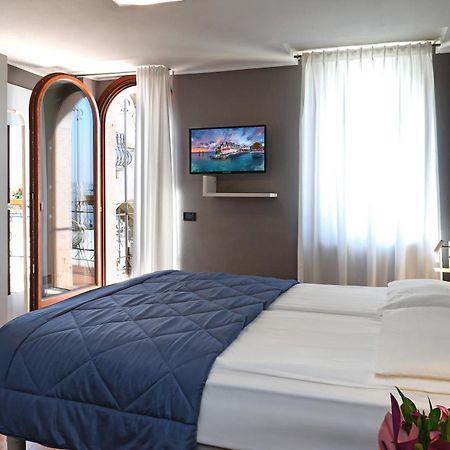 Albergo All'Ancora Гарда Екстериор снимка