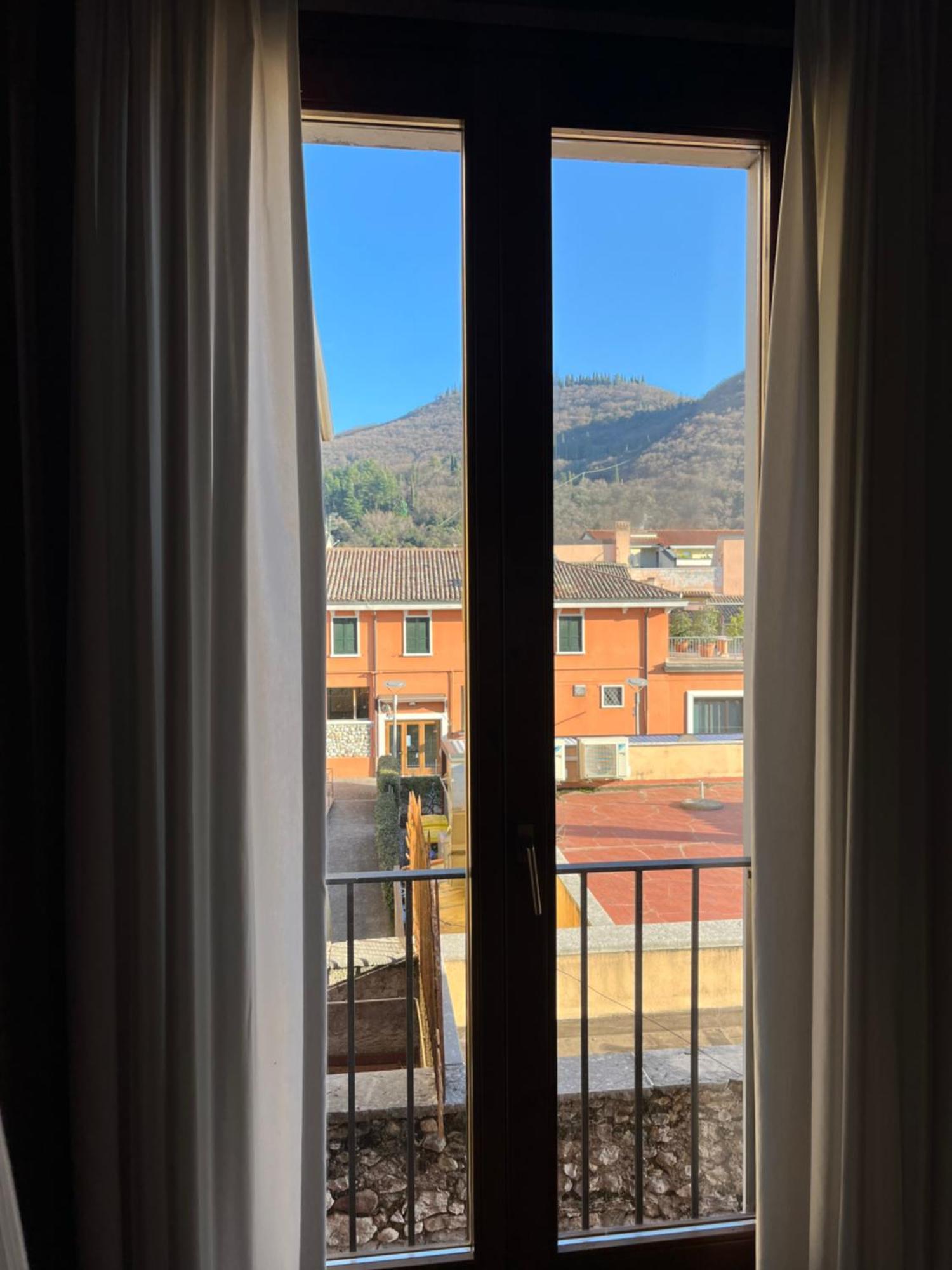Albergo All'Ancora Гарда Екстериор снимка