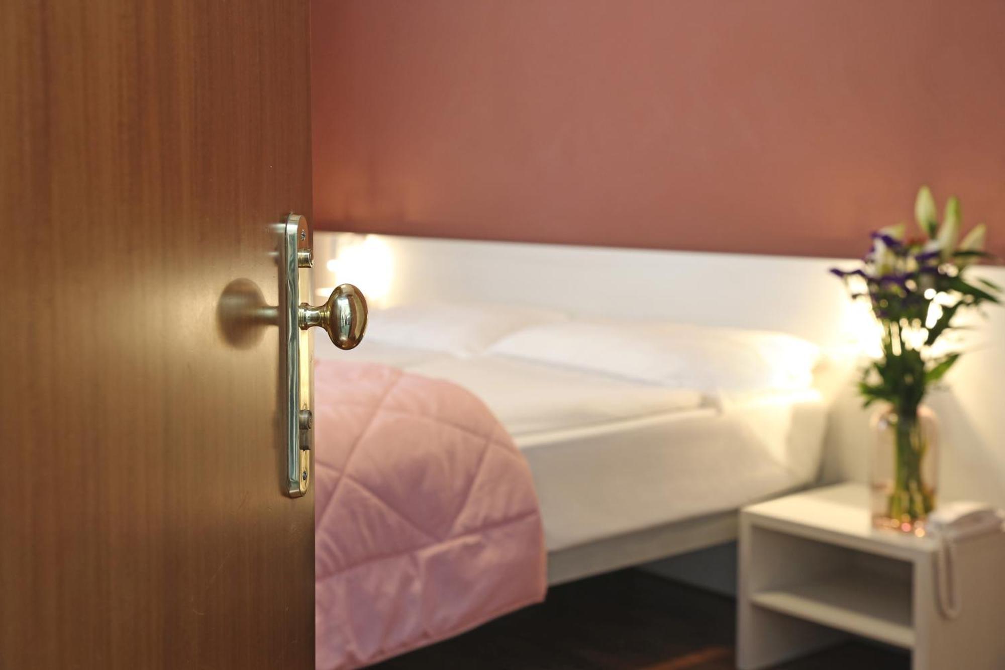 Albergo All'Ancora Гарда Екстериор снимка