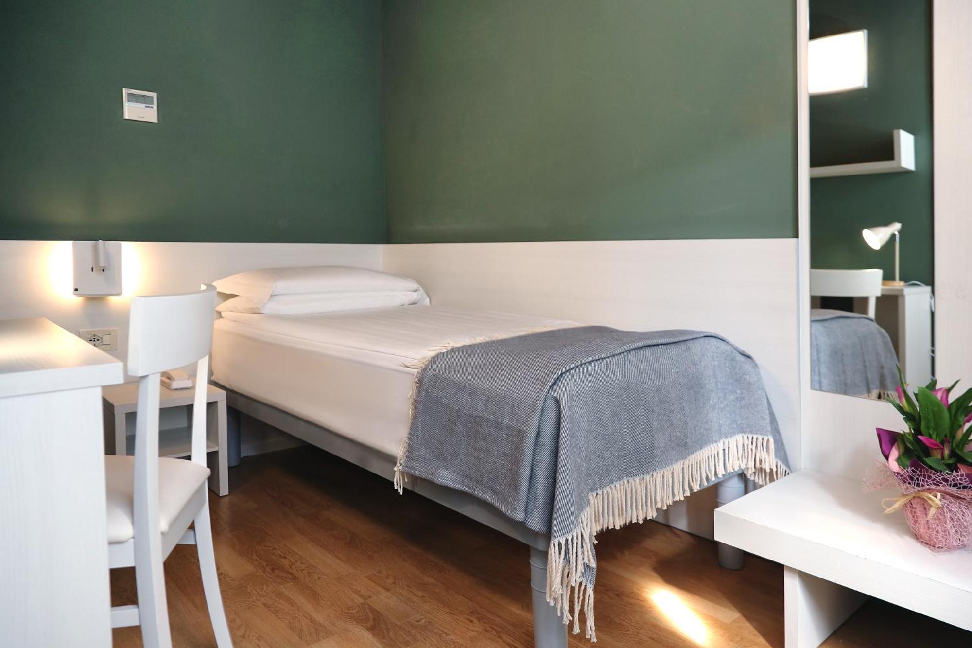 Albergo All'Ancora Гарда Екстериор снимка