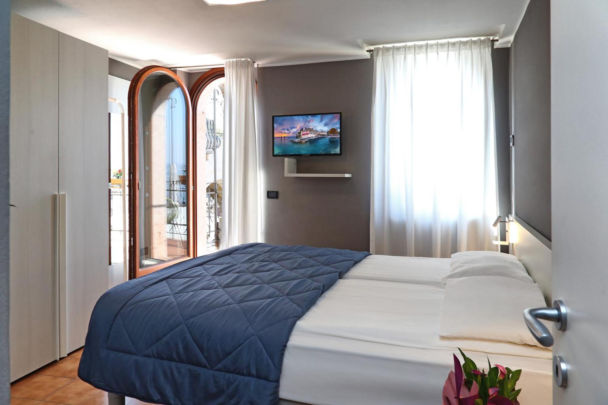 Albergo All'Ancora Гарда Екстериор снимка