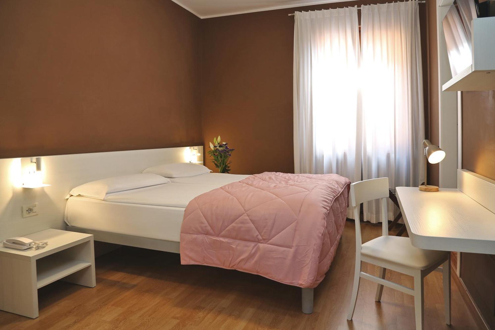 Albergo All'Ancora Гарда Екстериор снимка