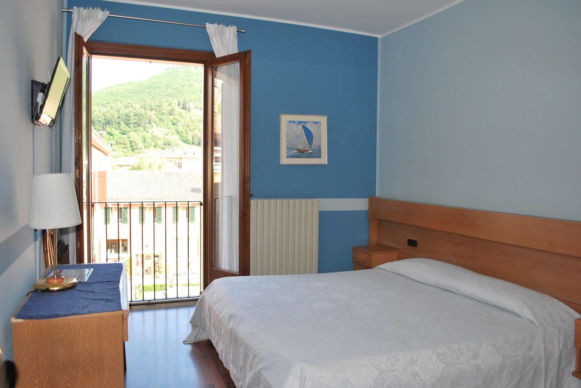 Albergo All'Ancora Гарда Екстериор снимка