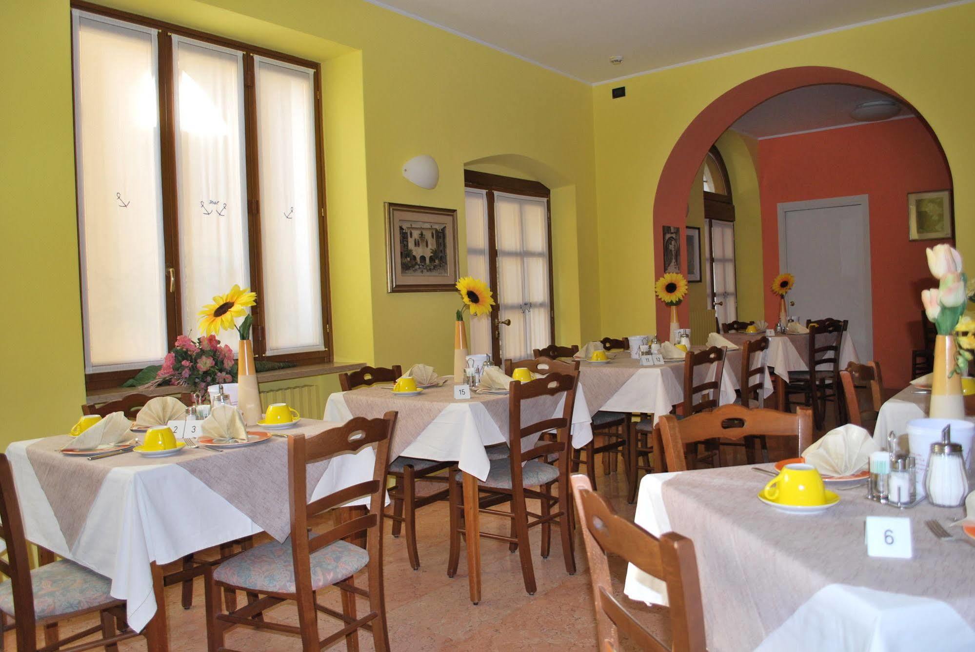 Albergo All'Ancora Гарда Екстериор снимка