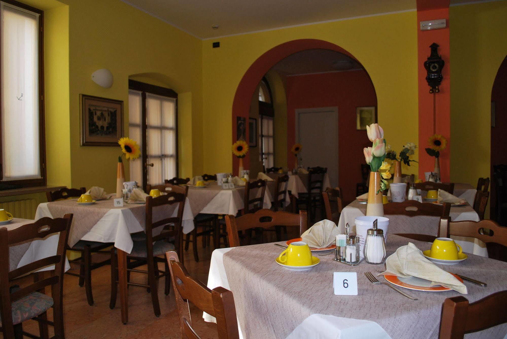 Albergo All'Ancora Гарда Екстериор снимка